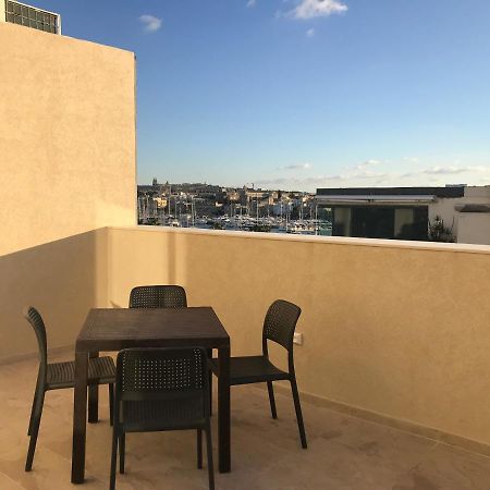 Sir William Strand Apartment Gzira Luaran gambar
